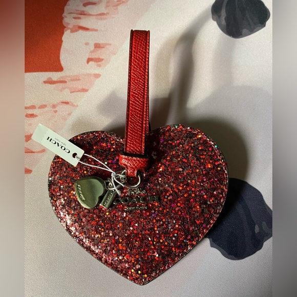 NWT COACH RED GLITTER HEART LUGGAGE/ HANG TAG WITH CHARMS - Picture 1 of 3
